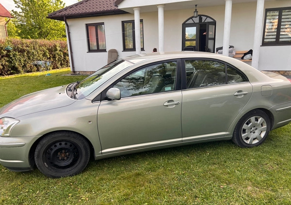 Toyota Avensis cena 5900 przebieg: 200000, rok produkcji 2004 z Rzeszów małe 46